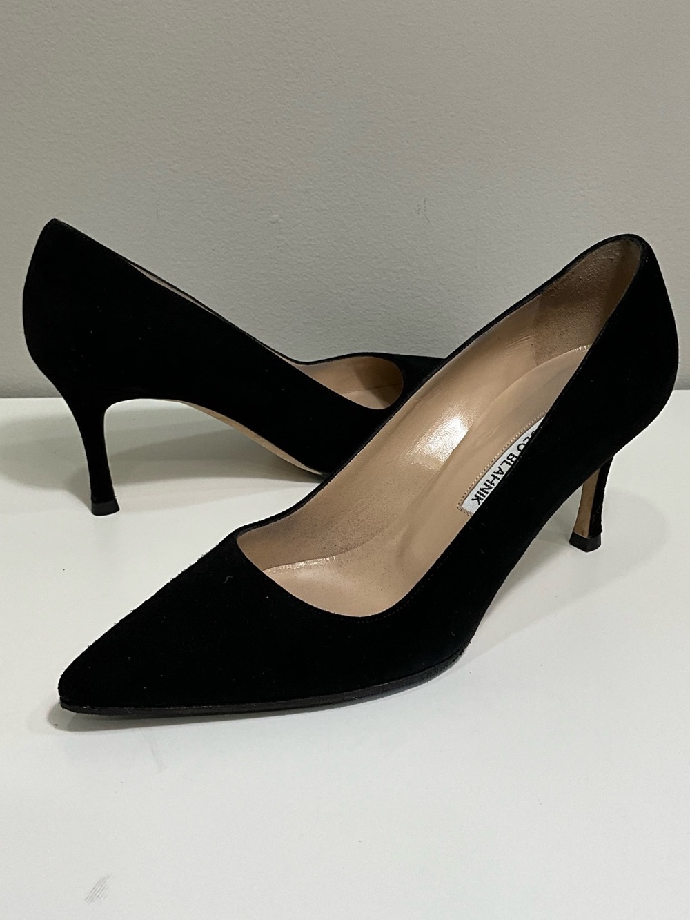 MANOLO BLAHNIK Black Suede Pointed Toe Stiletto Pumps Classic Heel Size 38 70mm